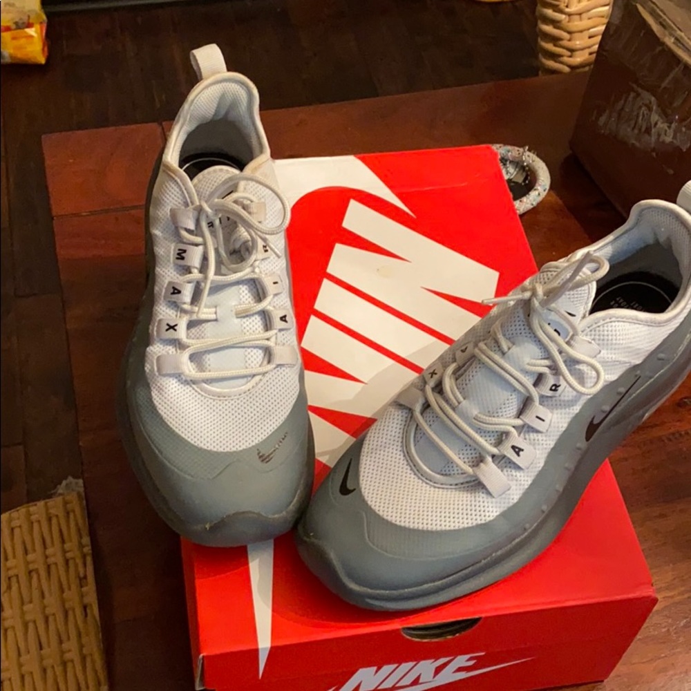 Nike Air Max Axis